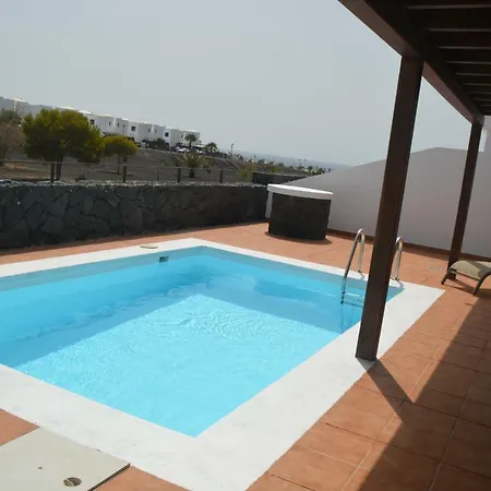 Elton Pool Playa Blanca *