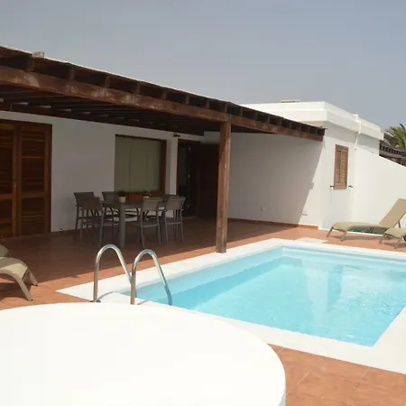 Elton Pool Playa Blanca