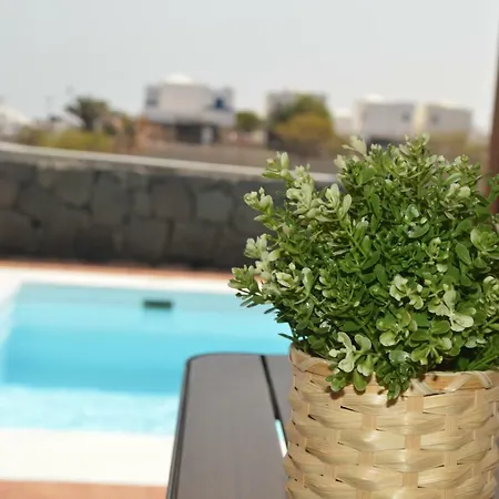 Elton Pool Playa Blanca Villa *