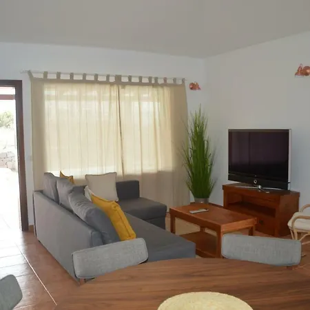 Elton Pool Playa Blanca Yaiza