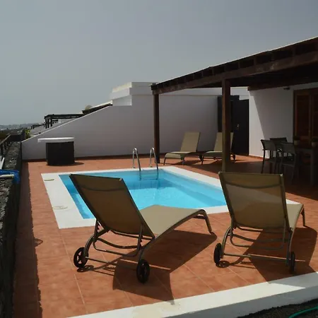 Elton Pool Playa Blanca *